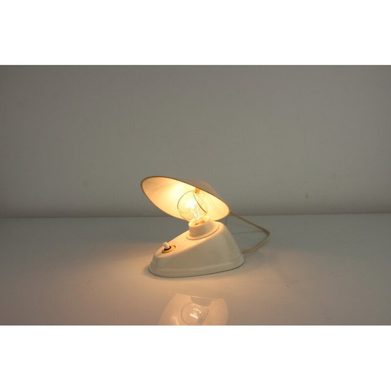 Image 1 of Lampe de table en bakélite blanche du Mid Century, Tchécoslovaquie, années 1960