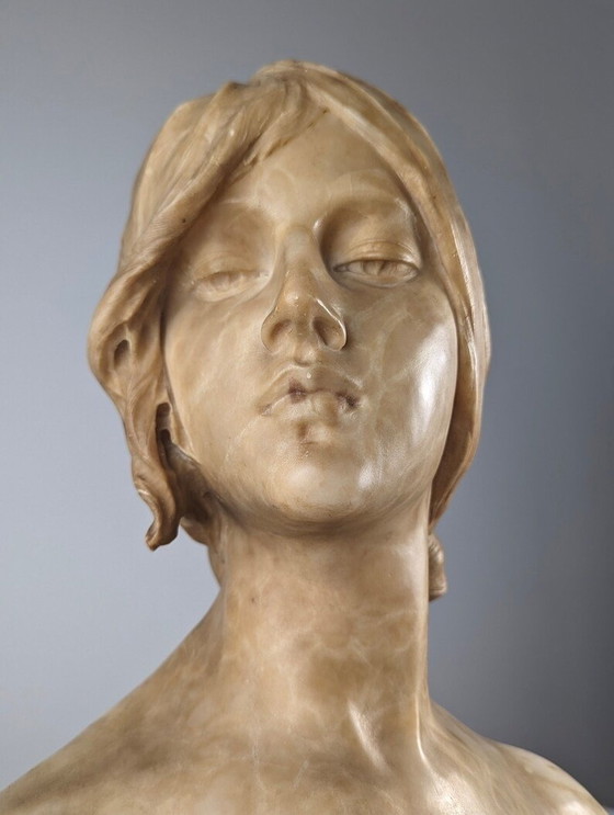 Image 1 of Buste en albâtre "Giovane Donna" par Antonio Frilli