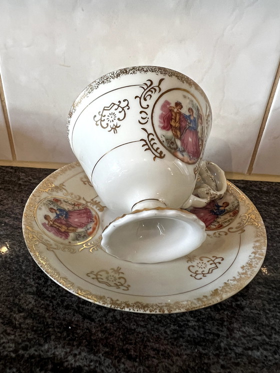 Image 1 of Belle tasse et soucoupe en porcelaine