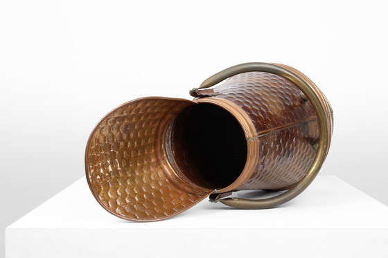 Image 1 of Porte-parapluies en cuivre avec relief martelé d'une boulangerie médiévale, France vers 1900 1900