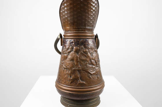 Image 1 of Porte-parapluies en cuivre avec relief martelé d'une boulangerie médiévale, France vers 1900 1900