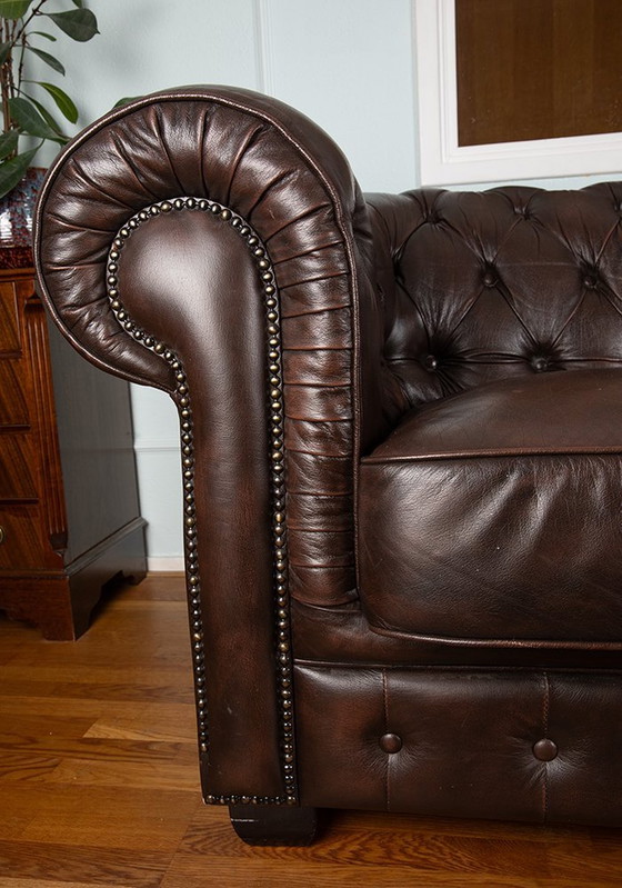 Image 1 of Canapé en cuir Chesterfield - Marron