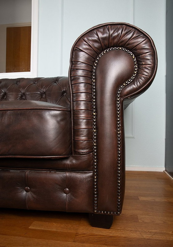 Image 1 of Canapé en cuir Chesterfield - Marron