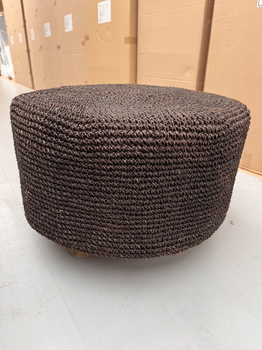 Tabouret rond en crochet noir, sur pieds en bois