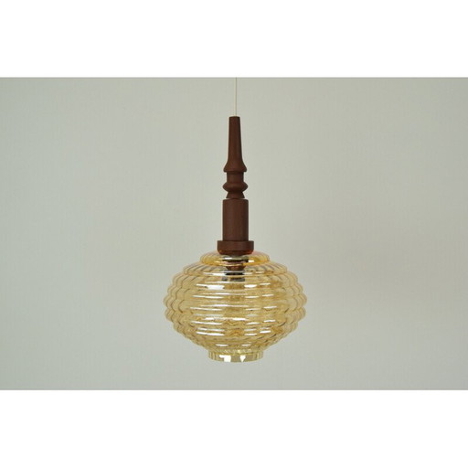 Lampe suspendue vintage en verre et bois, Tchécoslovaquie 1960