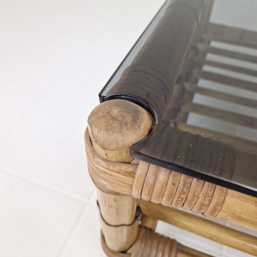 Table basse italienne vintage en bambou avec verre fumé, 1970