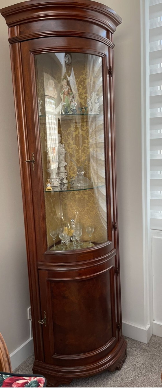 Image 1 of Vitrine d'angle classique