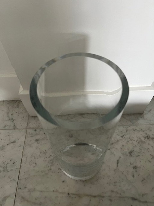 Vase cylindrique en verre épais transparent