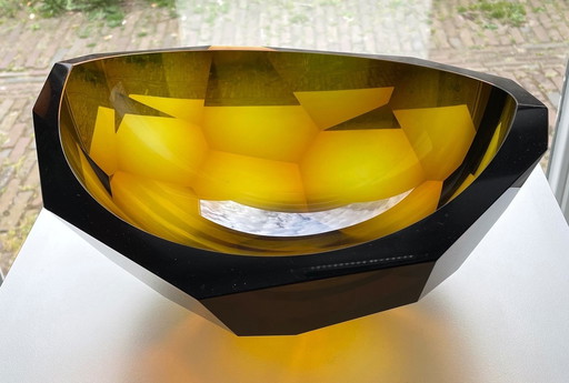 Objet unique en verre "Honey" de Tomas Brzon