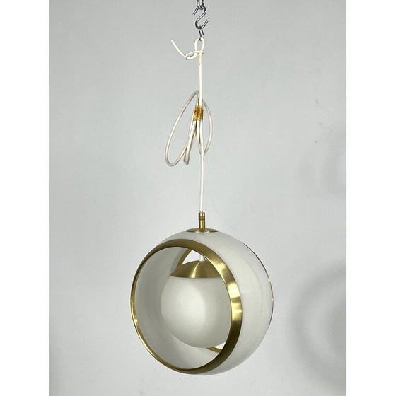 Image 1 of Lampe suspendue vintage en aluminium doré, opaline et plexiglas par Stilux Milano, Italie années 1960