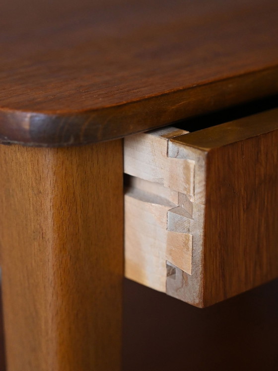Image 1 of 1960S Retro Table de nuit en teck avec poignée en métal et porte-revues - Vintage Scandinavian Design