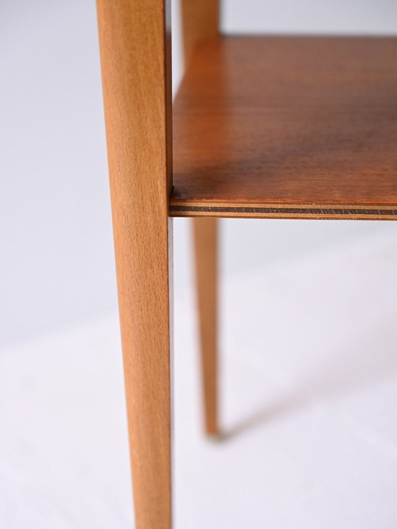 Image 1 of 1960S Retro Table de nuit en teck avec poignée en métal et porte-revues - Vintage Scandinavian Design