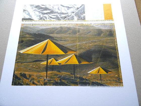 Image 1 of Christo -The Yellow Umbrellas Us - Lithographie offset couleur + Échantillon de poussière original