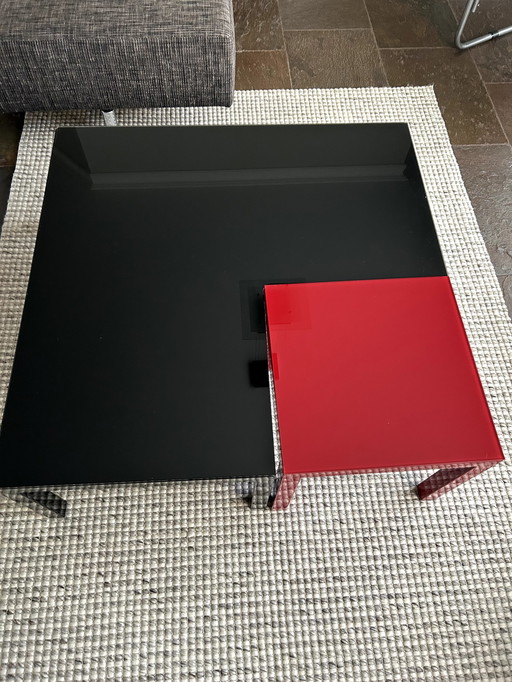 Set de tables basses en verre noir et rouge