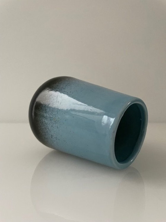 Image 1 of Vase Bleu clair et glaçure noire