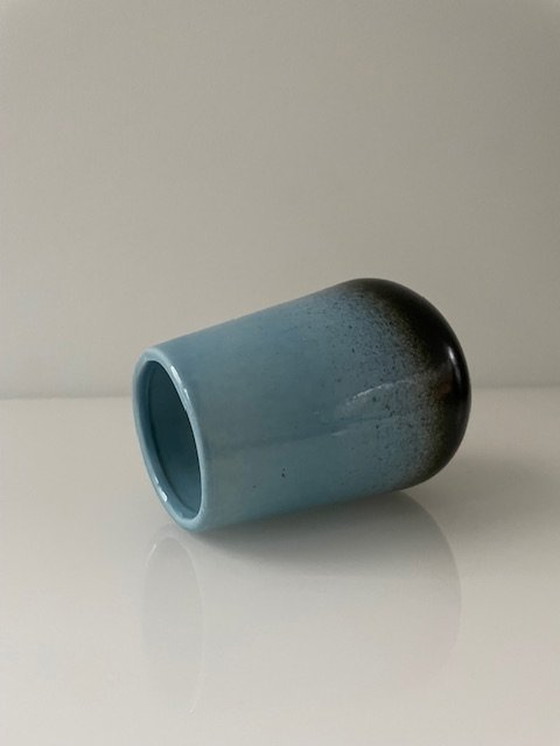 Image 1 of Vase Bleu clair et glaçure noire