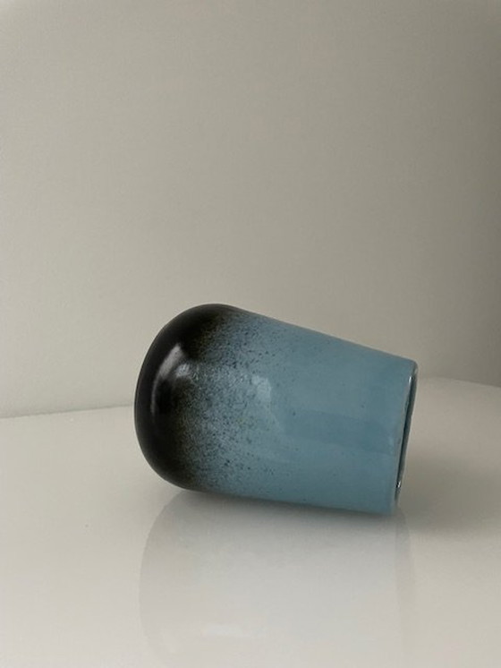 Image 1 of Vase Bleu clair et glaçure noire