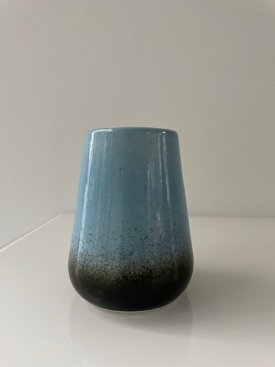 Image 1 of Vase Bleu clair et glaçure noire