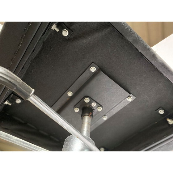 Image 1 of Fauteuils de coiffure vintage en métal et similicuir en skaï noir