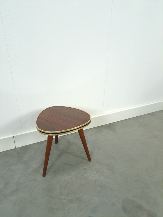 Image 1 of Table d'appoint avec plateau en formica aspect bois brun foncé