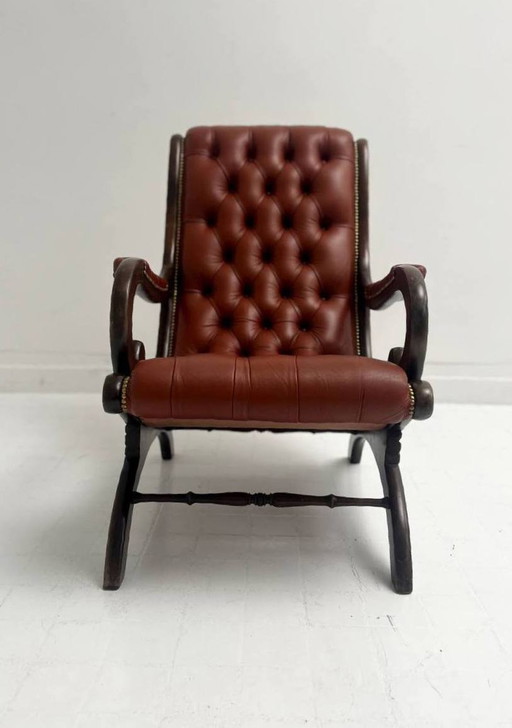 Fauteuil en cuir antique de style Régence