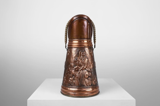 Image 1 of Porte-parapluies en cuivre avec relief martelé d'une scène religieuse, France vers 1900 1900