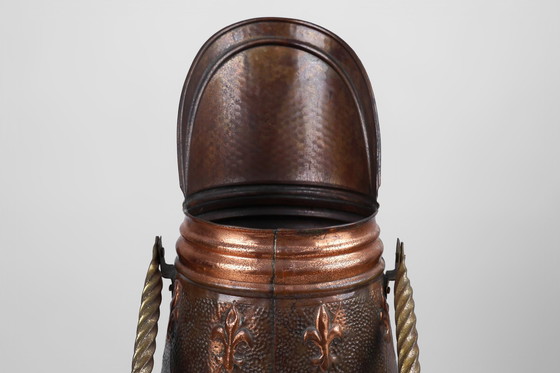 Image 1 of Porte-parapluies en cuivre avec relief martelé d'une scène religieuse, France vers 1900 1900