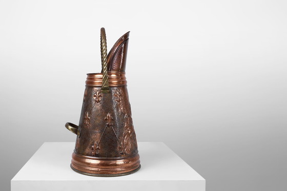 Image 1 of Porte-parapluies en cuivre avec relief martelé d'une scène religieuse, France vers 1900 1900