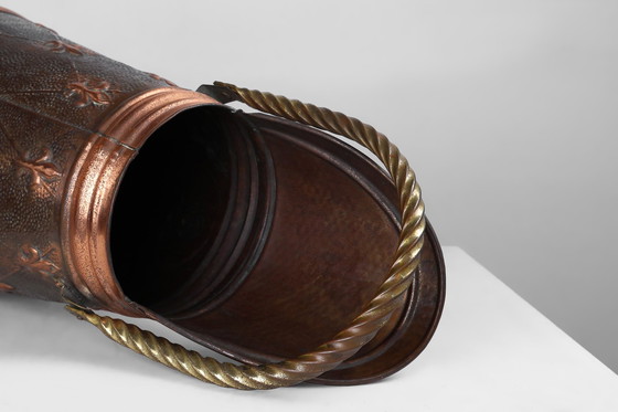 Image 1 of Porte-parapluies en cuivre avec relief martelé d'une scène religieuse, France vers 1900 1900