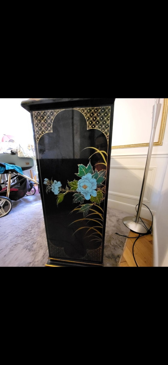 Image 1 of Commode Laque Vintage Fleurs peintes china 20 th centuary