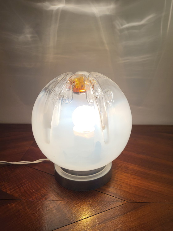 Image 1 of Lampe de table vintage de Murano avec abat-jour en verre Mazzega et base chromée, années 1960