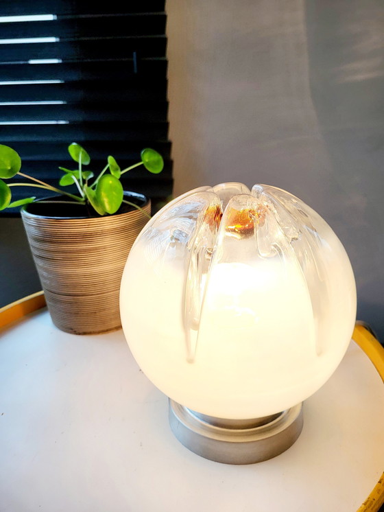 Image 1 of Lampe de table vintage de Murano avec abat-jour en verre Mazzega et base chromée, années 1960