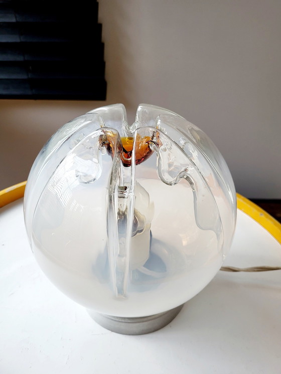 Image 1 of Lampe de table vintage de Murano avec abat-jour en verre Mazzega et base chromée, années 1960