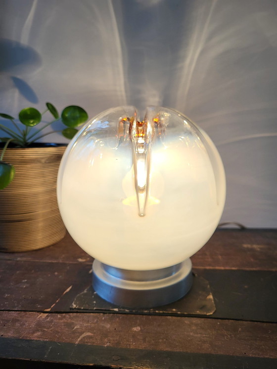 Image 1 of Lampe de table vintage de Murano avec abat-jour en verre Mazzega et base chromée, années 1960