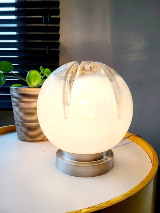 Lampe de table vintage de Murano avec abat-jour en verre Mazzega et base chromée, années 1960