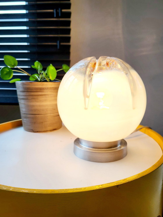 Image 1 of Lampe de table vintage de Murano avec abat-jour en verre Mazzega et base chromée, années 1960