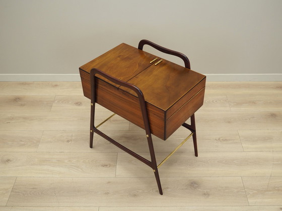 Image 1 of Table de couture en noyer, Design italien, 1970S, Production : Italie