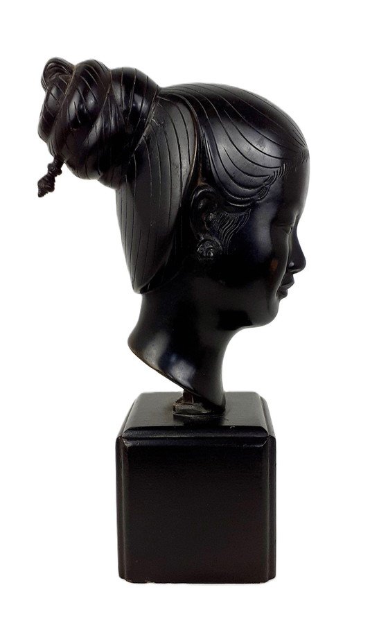 Image 1 of Buste en bronze à Nguyen Thanh Le
