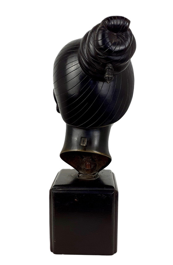 Image 1 of Buste en bronze à Nguyen Thanh Le