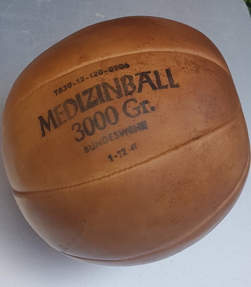 Ballon de médecine en cuir