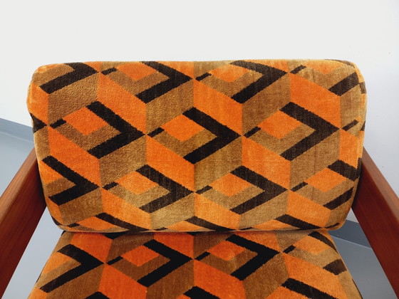 Image 1 of Paire De Fauteuils Traîneau Vintage En Noyer Et Tissu Velours Des Années 70