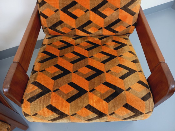 Image 1 of Paire De Fauteuils Traîneau Vintage En Noyer Et Tissu Velours Des Années 70