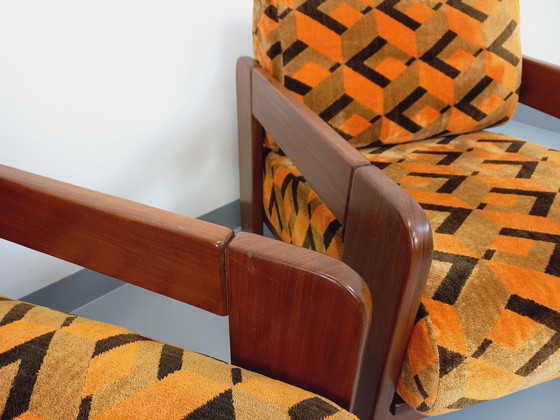 Image 1 of Paire De Fauteuils Traîneau Vintage En Noyer Et Tissu Velours Des Années 70