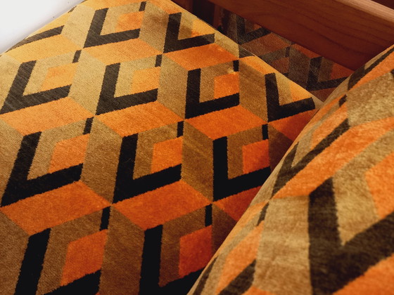 Image 1 of Paire De Fauteuils Traîneau Vintage En Noyer Et Tissu Velours Des Années 70