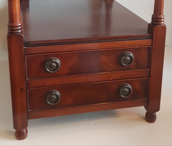 Image 1 of Table d'appoint vintage en acajou anglais