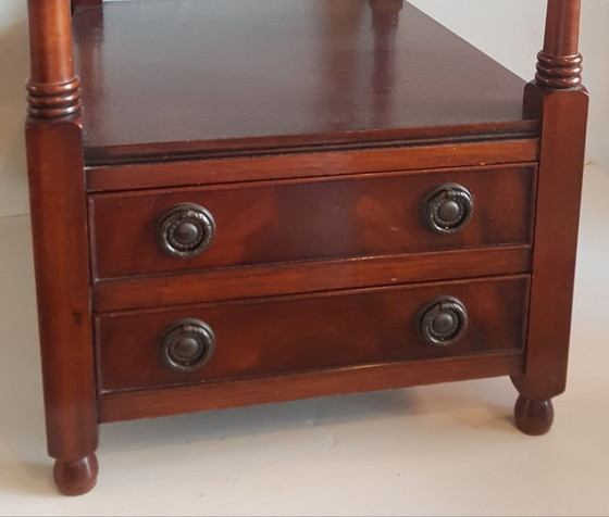 Image 1 of Table d'appoint vintage en acajou anglais