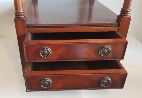 Image 1 of Table d'appoint vintage en acajou anglais