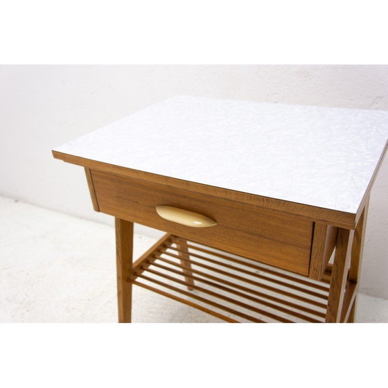Image 1 of Table d'appoint vintage en hêtre et formica, Tchécoslovaquie années 1960