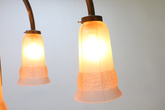 Image 1 of Lustre Art Déco avec abat-jour en verre rose gravé, 1930S