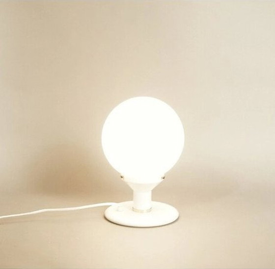 Image 1 of Lampe de table sphérique blanche de l'ère spatiale, Pologne, années 1980.